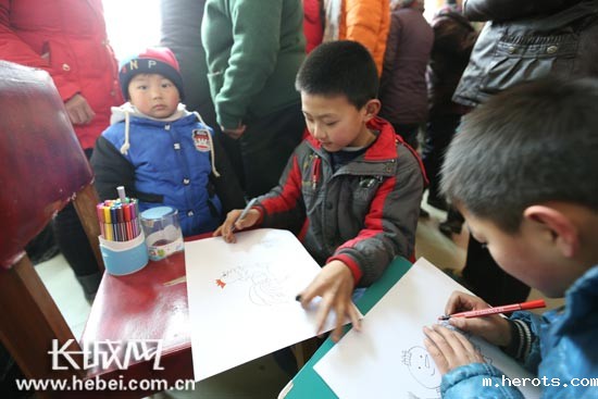 18luck快乐彩师生“文化套餐”送下乡